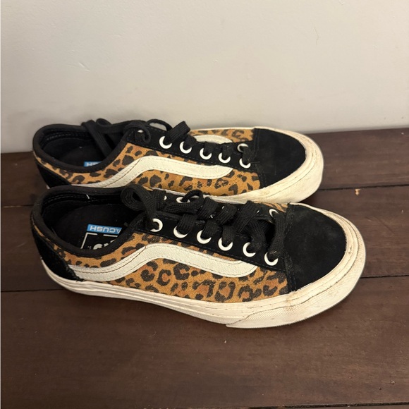 Vans Shoes - Vans Old Skool Leopard Print Sneakers Womens Size 6 Black White Low Top Skate